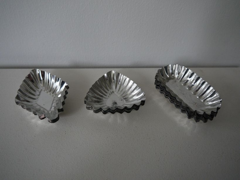 タルト型の種類が一杯 大中小と集めていろいろ作ってね